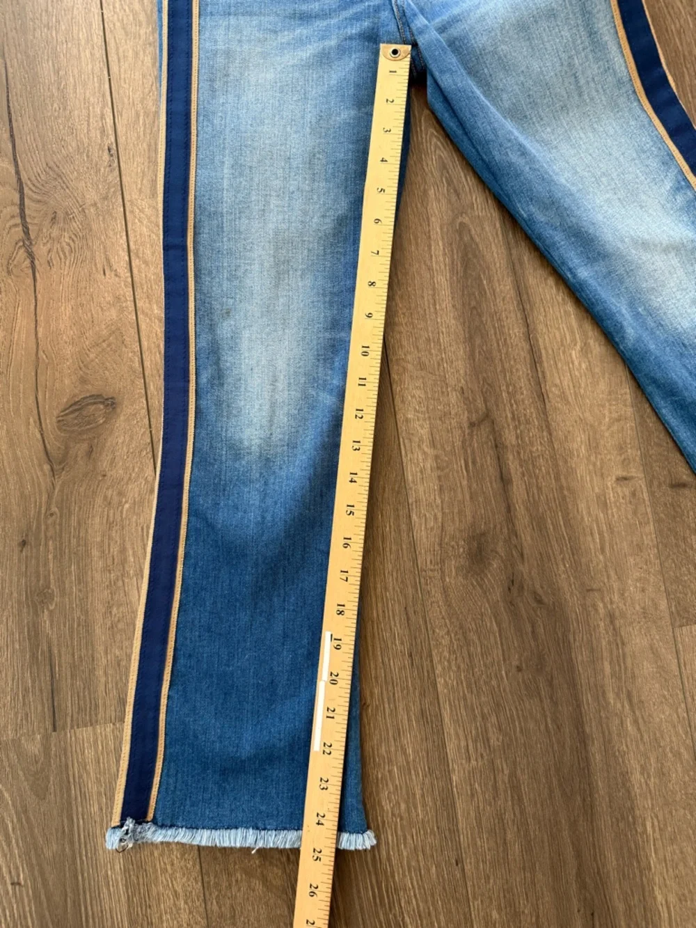 Veronica Beard Jeans 26 High Rise Side Stripe Raw Hem Designer Denim - Picture 8 of 10